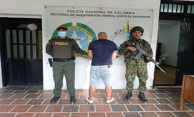 captura de un hombre conduciendo un vehículo hurtado