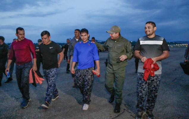 Nuestros policías vuelven a casa