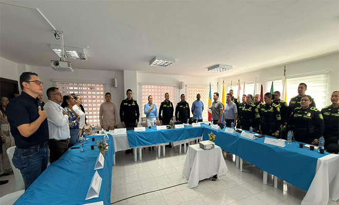 Reuni&oacute;n entre la Polic&iacute;a Nacional y alcaldes.