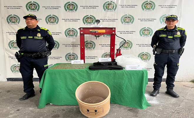 Incautación de prensa hidráulica munición y estupefacientes