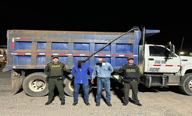 Capturados en flagrancia dos sujetos que hurtaban un vehículo tipo volqueta en Barrancabermeja