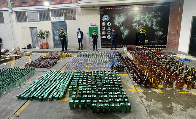 Importante golpe contra el contrabando y la adulteracion de licores en Bogota.