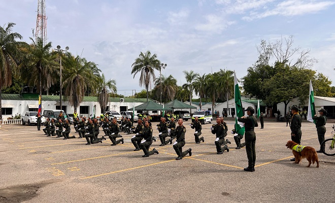 Juramento a la bandera de auxiliares de policía en Neiva