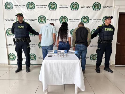 La Policía en Bucaramanga capturó a tres personas por los delitos de hurto y fabricación, tráfico o porte de armas de fuego