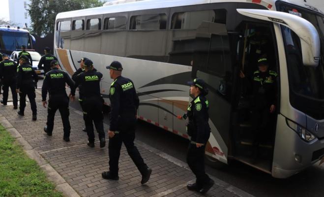 Llegada de los primeros 150 uniformados a la Metropolitana