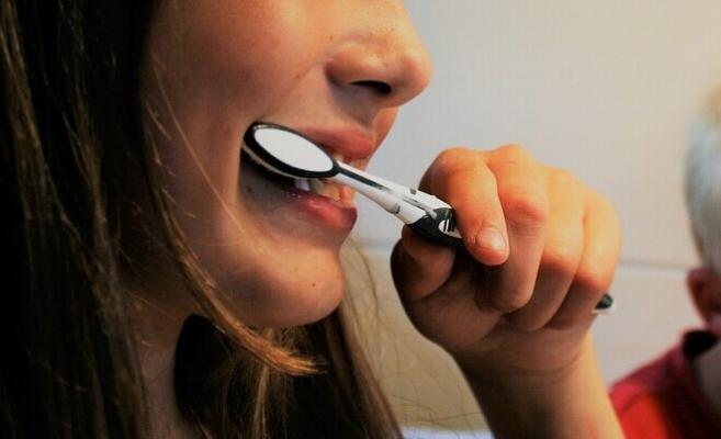 La Dirección de Sanidad realiza la jornada de intensificación para la aplicación de barniz de flúor.