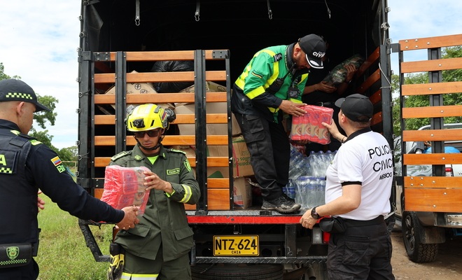 La Policía Nacional a través de sus diferentes especialidades y junto con la Policía Cívica de Mayores, se llevó a cabo una importante labor social que permitió las familias afectadas recibieran una importante asistencia social.   