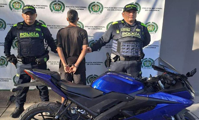 Gracias a las actividades de registro y solicitud de antecedentes se estableció que el rodante era solicitado por las autoridades por el delito de hurto. 