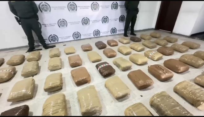 150 kilos de marihuana ocultos en un microbús