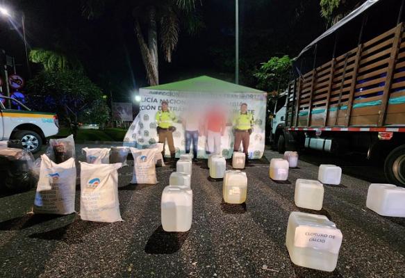 La Policía realizó la incautación de insumos líquidos y sólidos al parecer, al servicio del narcotráfico 