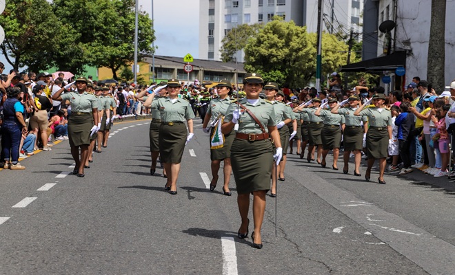 La policía metropolitana de Manizales presenta el desfile del 20 de Julio