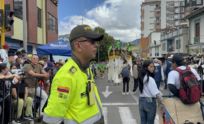 Policía Nacional acompañó el desfile de la Familia Castañeda