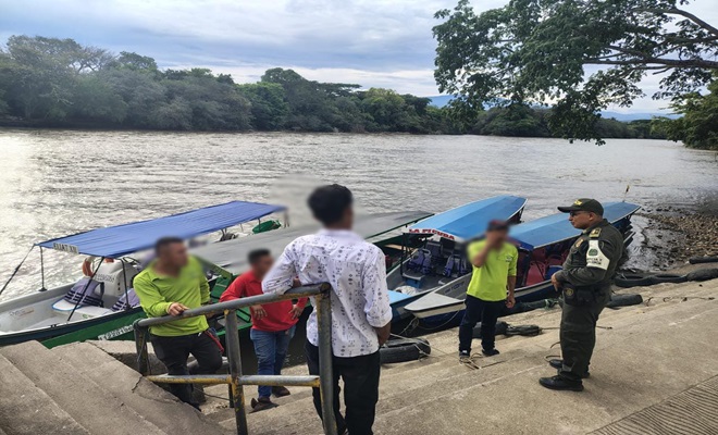 La Policia Nacional de Neiva protege a la niñez en terminales fluviales