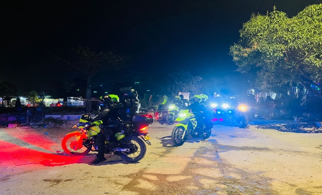 polic&iacute;as patrullando en motocicleta