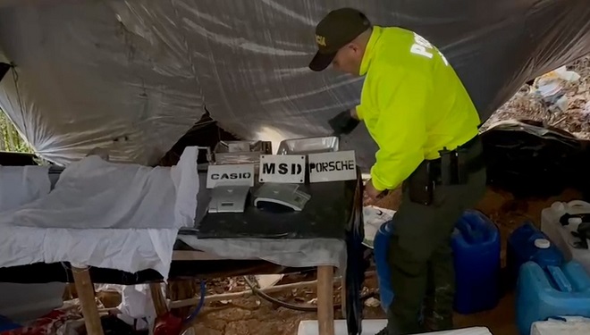 Un Policía en Laboratorio hallado