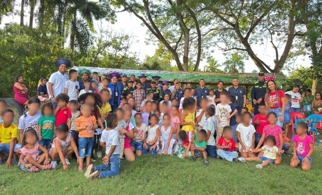 Con música, sonrisas y actividades llenas de valores, la Policía Comunitaria y la Defensoría del Pueblo fortalecieron lazos de confianza con la comunidad de la vereda Burro Quemado