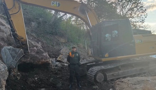 Maquinaria amarilla incautada