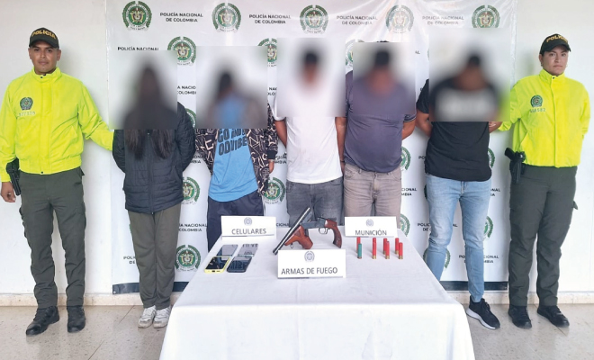 Esta organización criminal contactaba a sus víctimas a través de redes sociales para engañarlos con falsos descuentos de productos, bienes y servicios, posteriormente los citaban en los municipios de Silvania, Granada y Tibacuy, con el fin de despojarlos de sus pertenencias de valor. 