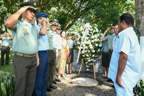 La Policía Nacional rinde homenaje a las víctimas del ataque a Puerto Rico, Meta el pasado 10 de julio de 1.999