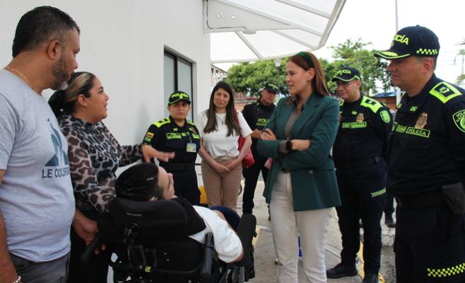 Personal del Ministerio de Defensa y de la Dirección de Sanidad visitaron la Clínica de Santander