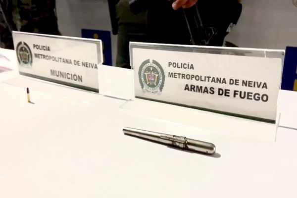 Se logró el hallazgo de un arma de fuego artesanal y sustancias estupefacientes que pretendían ser ocultadas por un hombre que emprendió la huida.