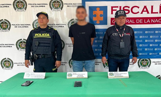 Gracias a información de la ciudadanía, se logra la captura de este hombre, quien en un presunto hecho de intolerancia y violencia intrafamiliar habría causado la muerte a su progenitora.   La Policía Metropolitana de Neiva, en respuesta oportuna a denuncia ciudadana, logra la captura en flagrancia de un hombre por homicidio.   De esta forma, uniformados adscritos a la patrulla de vigilancia de la estación de policía Palermo, llegan hasta el barrio Altico de este municipio, donde logran la captura de un hom