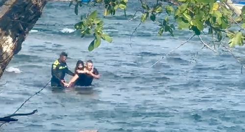 Rescatadas dos personas que eran arrastradas por el mar en Capurganá, Chocó