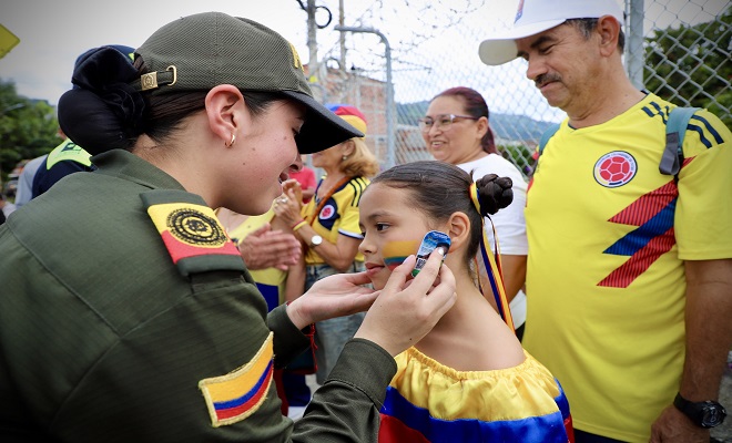 Caldas celebró con orgullo los 215 años de Independencia con masiva participación ciudadana y despliegue institucional