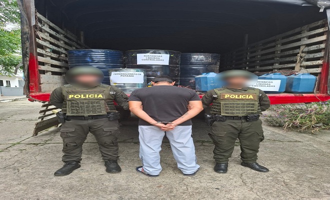 captura en flagrancia de un ciudadano y la incautaci&oacute;n de sustancias qu&iacute;micas empleadas para el procesamiento de narc&oacute;ticos, as&iacute; como la inmovilizaci&oacute;n de un veh&iacute;culo y la incautaci&oacute;n de un tel&eacute;fono celular.