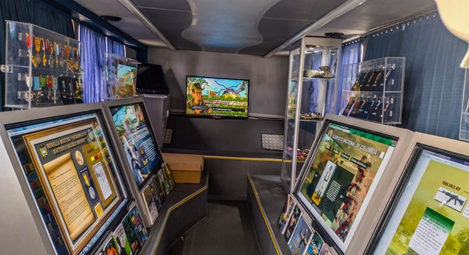 Primer piso del bus museo