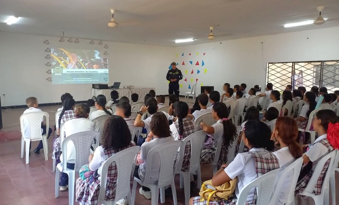 Tres uniformados han liderado durante nueve años la formación de más de 45.000 jóvenes en prevención del consumo de drogas. 