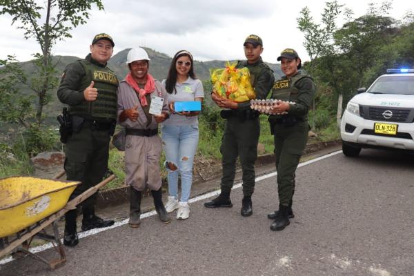 Realizan reconocimiento del dia del trabajador