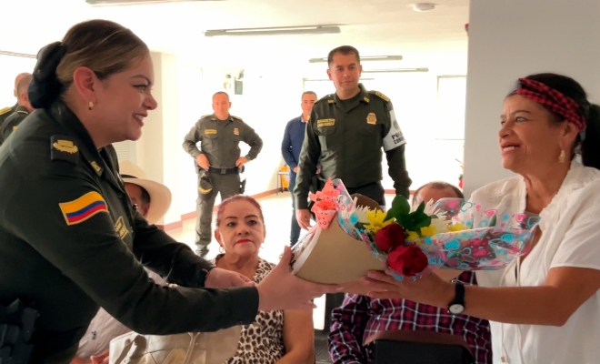 La Policía de Caldas hace realidad el sueño de tres hermanas al reencontrarse con su madre tras 30 años de ausencia