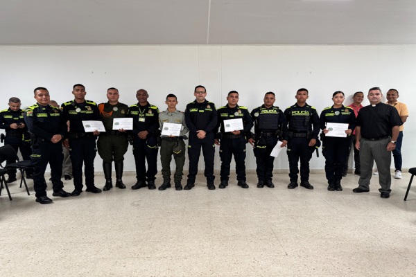 30 uniformados del departamento de Policía Guainía fueron condecorados y exaltados en relación general 