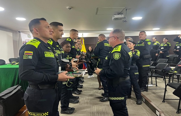 Reconocimiento a Polic&iacute;as