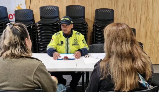 La mediación es un método cercano, fácil y gratuito para los ciudadanos y se convierte en una oportunidad para reestablecer las relaciones humanas; mediante el diálogo con nuestros policías