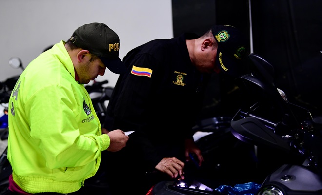 Revision con personal de automotores