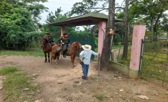 Policía Nacional refuerza la seguridad en zona rural de Guateque con patrullaje montado
