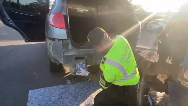 Sustancia alucinógena oculta en vehículo