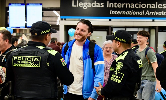 Turistas llegan, la seguridad los acompaña.