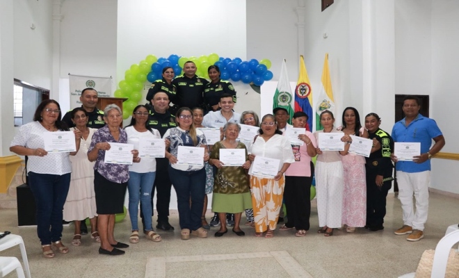 olicía Nacional gradúa nuevos "Promotores en Convivencia" en el corregimiento de Martínez