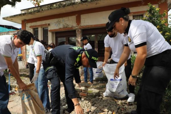 Comunidad, autoridades y la Policía Nacional  realizan simultáneamente en los 25 municipios de Caldas, la transformación de 40 entornos para la vida