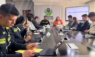 foto_de_polic&iacute;as_reunidos_con_la_directora_del_bienestar_familiar