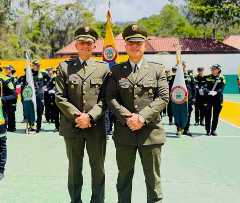 la admiración, el respeto tambien forman parte de la amistad  