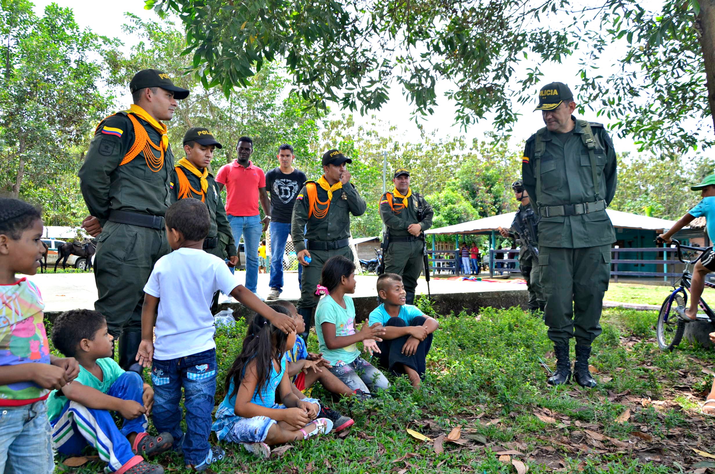 La-Policía-Nacional-llevó-alegría-a-las-comunidades-de-Belén-de-Bajirá-y-el-corregimiento-de-Tierradentro.-1