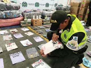 Policía aprehende mercancía ilegal