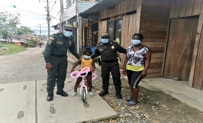 A Sofía y Santiago les regalamos bicicletas y cumplimos sus sueños.