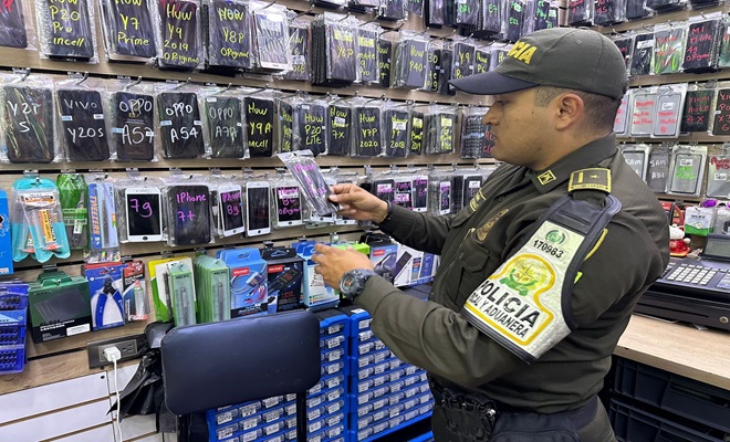 accesorios y repuestos para dispositivos móviles incautados