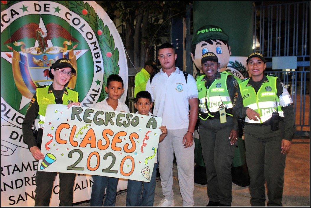Acompañamos a los estudiantes del Instituto Bolivariano a su primer dia de clases