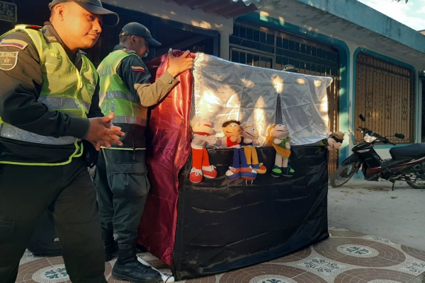 Actividad comunitaria títeres para educar 